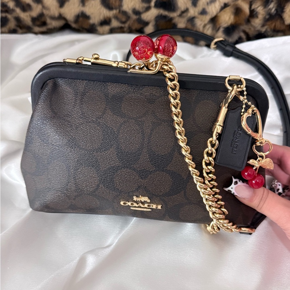 Signature coach nora kisslock bag